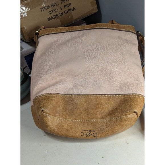 B.O.C. Tan & Cream Crossbody Bag With USB Charger Vegan Leather - Picture 4 of 7